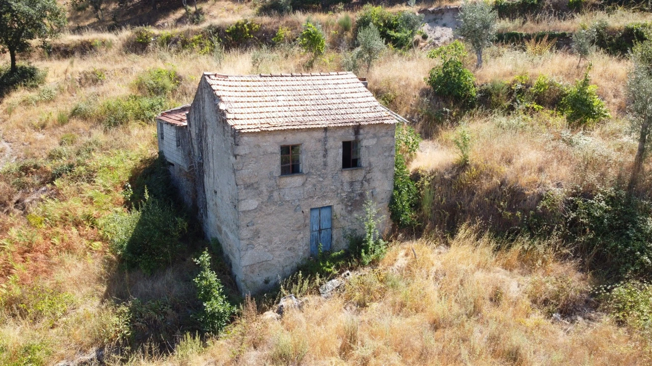 Quinta T0 para Venda em Seia, São Romão e Lapa dos Dinheiros Foto 1