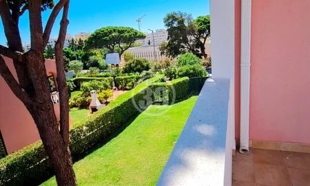 Moradia T4 para Venda em Quarteira