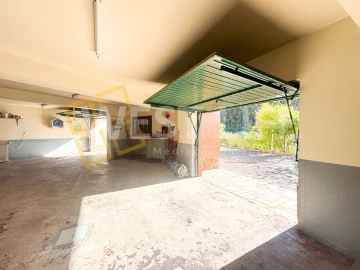 Moradia T4 para Venda em Azueira e Sobral da Abelheira