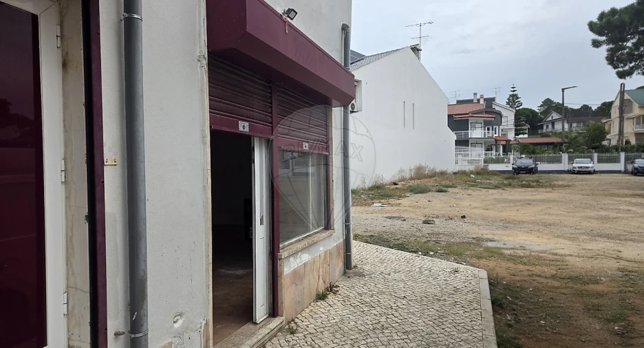 Loja para Arrendamento em Laranjeiro e Feijó Foto 2