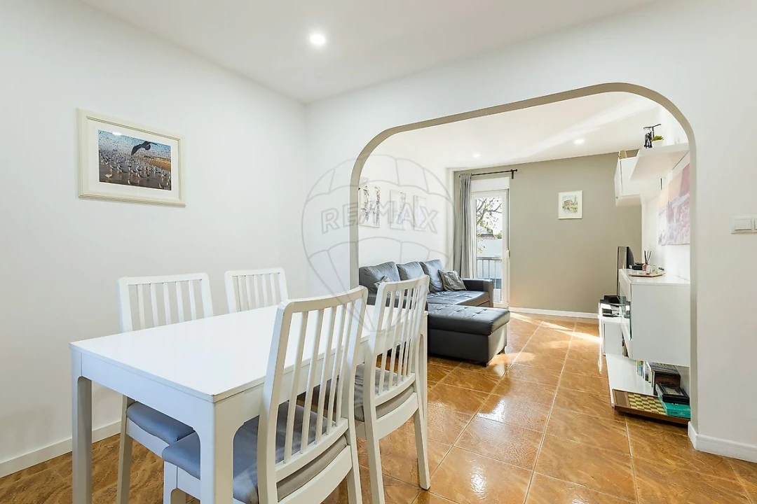 Apartamento T2 para Venda em Olivais Foto 3