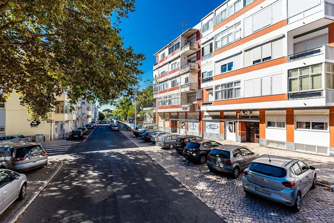 Apartamento T2 para Venda em Rio de Mouro Foto 23