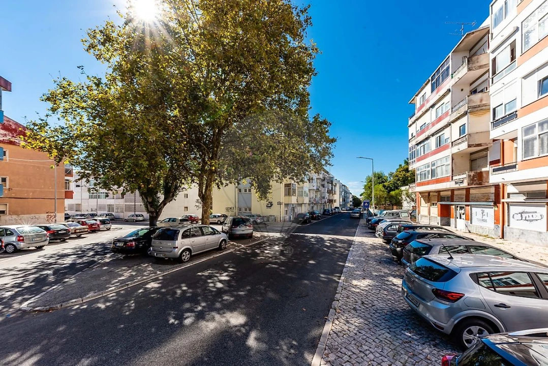 Apartamento T2 para Venda em Rio de Mouro Foto 24