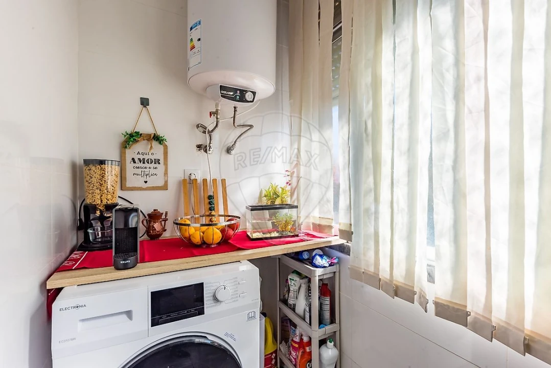 Apartamento T2 para Venda em Rio de Mouro Foto 9