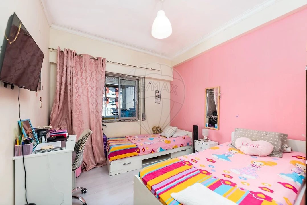 Apartamento T2 para Venda em Rio de Mouro Foto 16