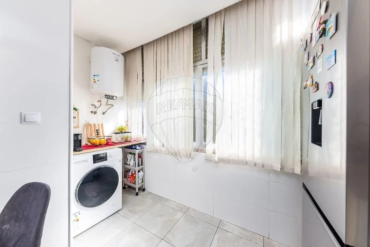 Apartamento T2 para Venda em Rio de Mouro Foto 6