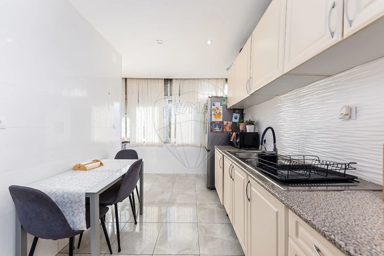 Apartamento T2 para Venda em Rio de Mouro Foto 8