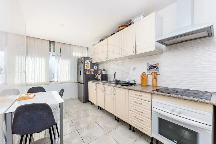 Apartamento T2 para Venda em Rio de Mouro Foto 7