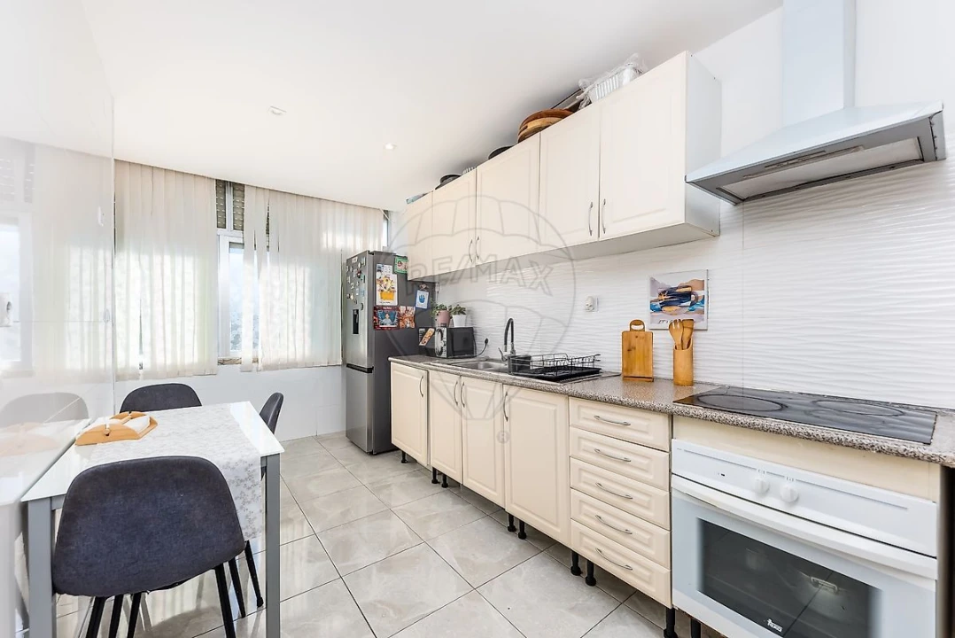 Apartamento T2 para Venda em Rio de Mouro Foto 7