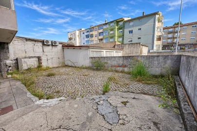 Loja para Venda em Gondomar (São Cosme), Valbom e Jovim