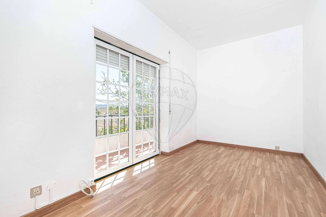 Moradia T4 para Venda em Carvoeira e Carmões Foto 31