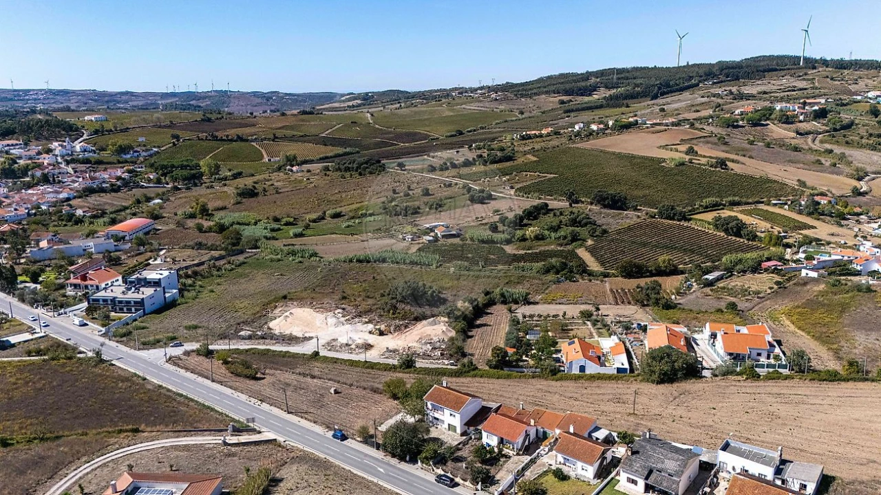 Moradia T4 para Venda em Carvoeira e Carmões Foto 48