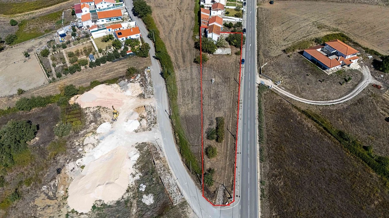 Moradia T4 para Venda em Carvoeira e Carmões Foto 44