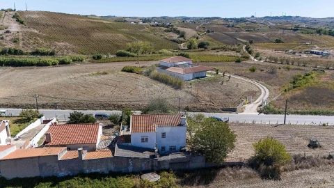 Moradia T4 para Venda em Carvoeira e Carmões