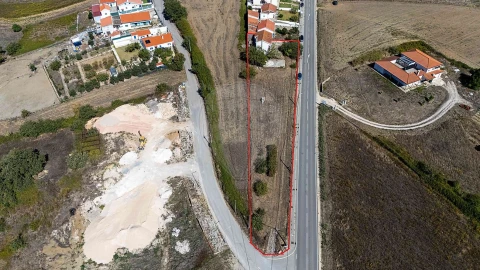 Moradia T4 para Venda em Carvoeira e Carmões