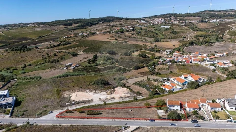 Moradia T4 para Venda em Carvoeira e Carmões