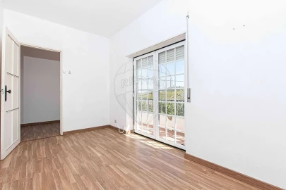 Moradia T4 para Venda em Carvoeira e Carmões