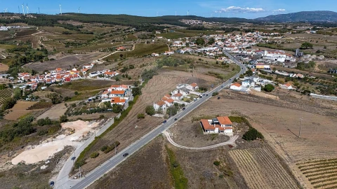 Moradia T4 para Venda em Carvoeira e Carmões