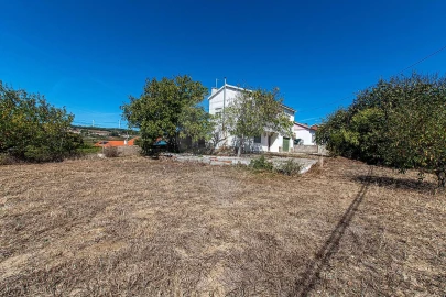 Moradia T4 para Venda em Carvoeira e Carmões