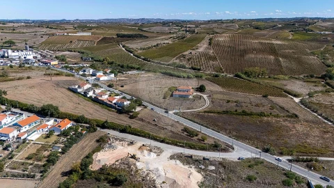 Moradia T4 para Venda em Carvoeira e Carmões