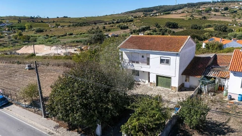Moradia T4 para Venda em Carvoeira e Carmões