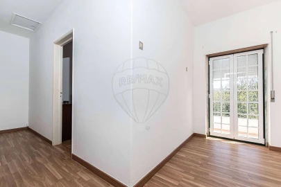Moradia T4 para Venda em Carvoeira e Carmões