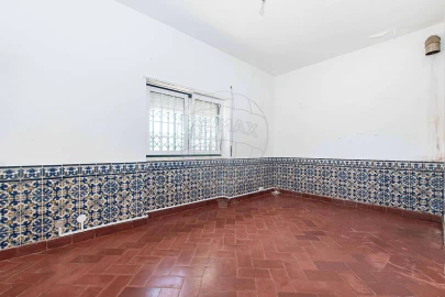 Moradia T4 para Venda em Carvoeira e Carmões