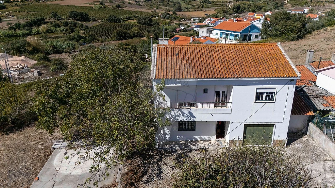 Moradia T4 para Venda em Carvoeira e Carmões Foto 12