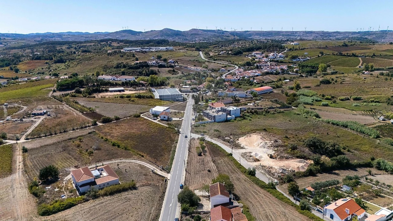 Moradia T4 para Venda em Carvoeira e Carmões Foto 49