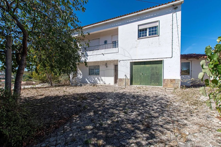 Moradia T4 para Venda em Carvoeira e Carmões Foto 35