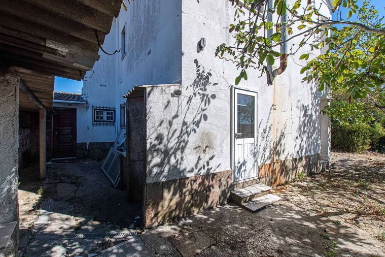 Moradia T4 para Venda em Carvoeira e Carmões Foto 36