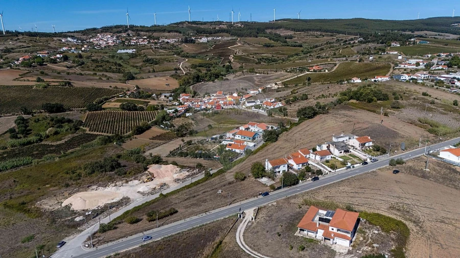 Moradia T4 para Venda em Carvoeira e Carmões Foto 4
