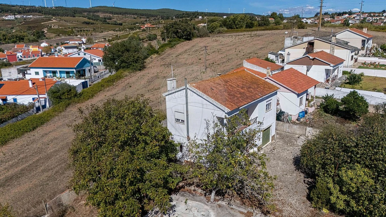 Moradia T4 para Venda em Carvoeira e Carmões Foto 11