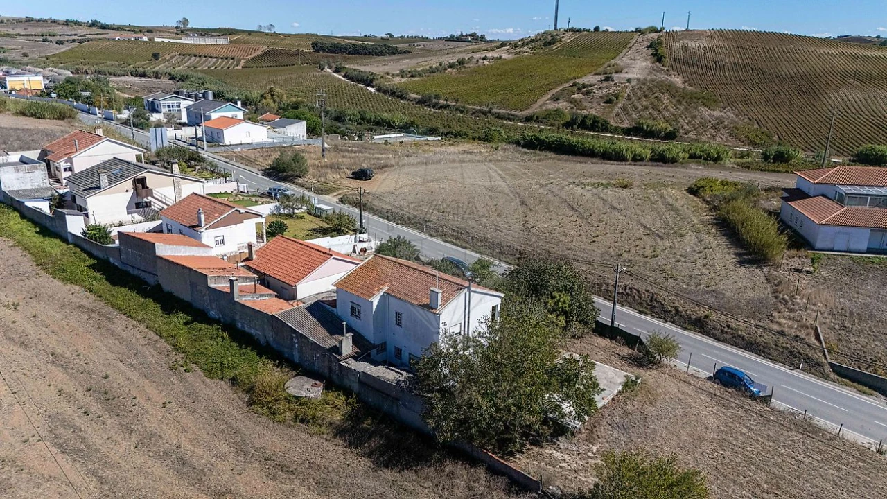 Moradia T4 para Venda em Carvoeira e Carmões Foto 8