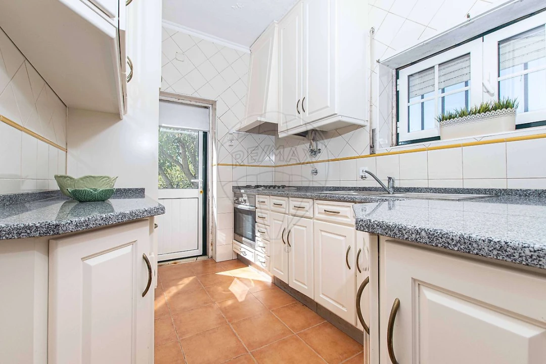 Moradia T4 para Venda em Carvoeira e Carmões Foto 17
