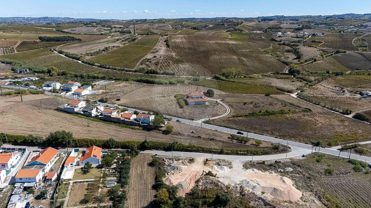 Moradia T4 para Venda em Carvoeira e Carmões Foto 7