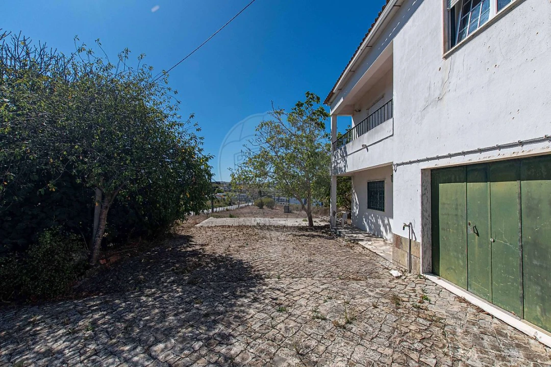 Moradia T4 para Venda em Carvoeira e Carmões Foto 34