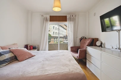 Apartamento T3 para Venda em Oeiras e São Julião da Barra, Paço de Arcos e Caxias