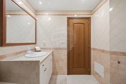 Apartamento T3 para Venda em Oeiras e São Julião da Barra, Paço de Arcos e Caxias