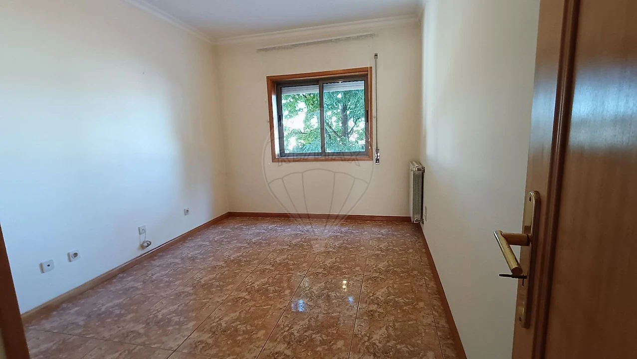 Apartamento T2 para Arrendamento em Ovar, São João, Arada e São Vicente de Pereira Jusã Foto 14