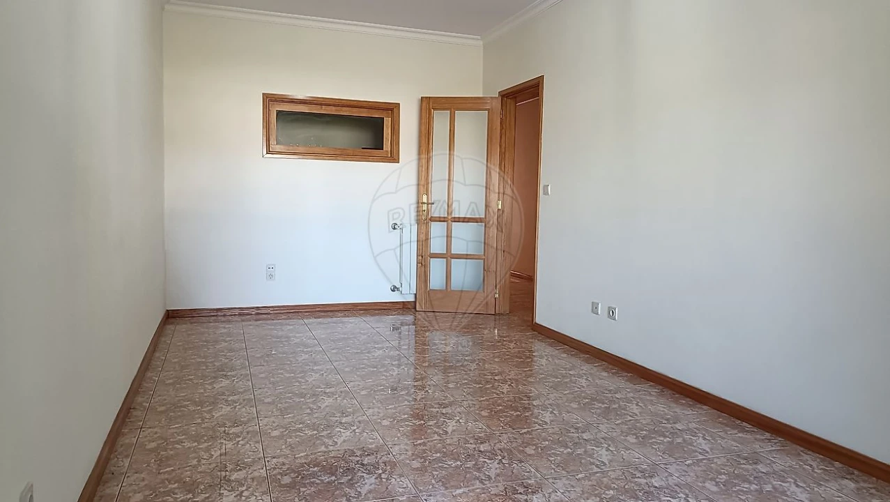 Apartamento T2 para Arrendamento em Ovar, São João, Arada e São Vicente de Pereira Jusã Foto 15