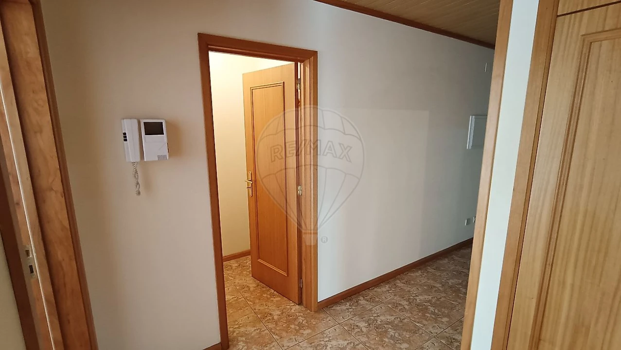 Apartamento T2 para Arrendamento em Ovar, São João, Arada e São Vicente de Pereira Jusã Foto 3