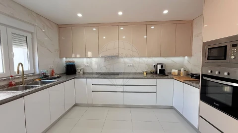 Moradia T4 para Venda em Tamengos, Aguim e Óis do Bairro