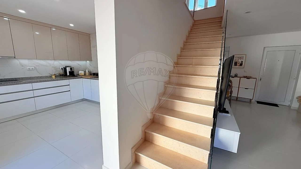 Moradia T4 para Venda em Tamengos, Aguim e Óis do Bairro Foto 11