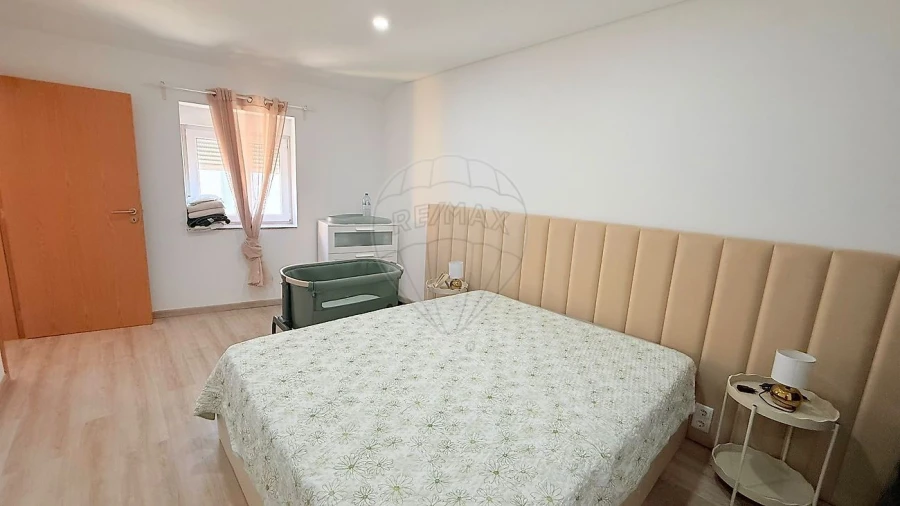 Moradia T4 para Venda em Tamengos, Aguim e Óis do Bairro Foto 9