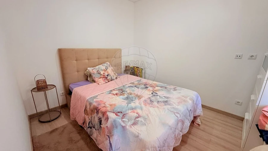 Moradia T4 para Venda em Tamengos, Aguim e Óis do Bairro Foto 3