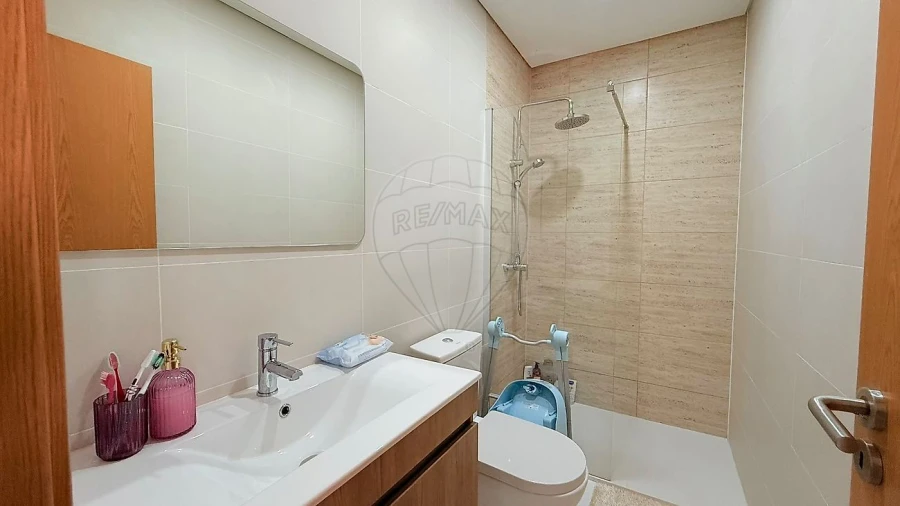 Moradia T4 para Venda em Tamengos, Aguim e Óis do Bairro Foto 5