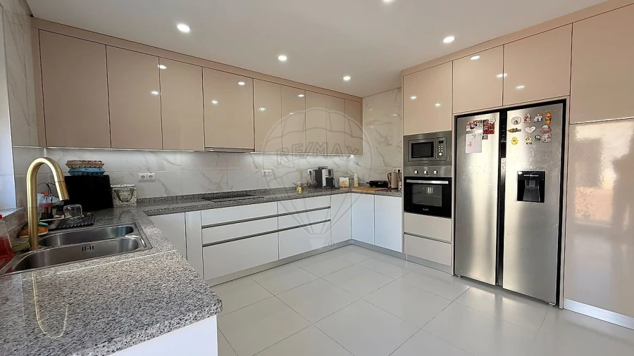 Moradia T4 para Venda em Tamengos, Aguim e Óis do Bairro Foto 16