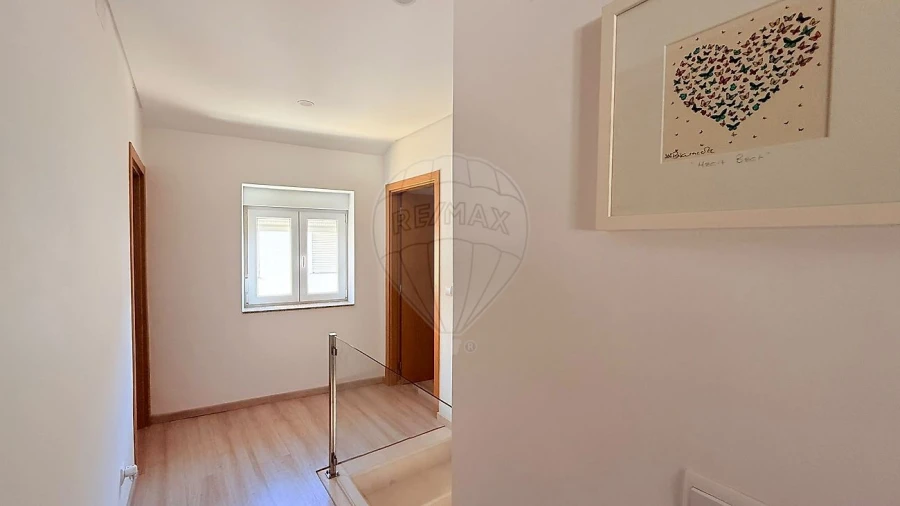 Moradia T4 para Venda em Tamengos, Aguim e Óis do Bairro Foto 2
