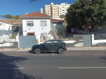 Moradia T4 para Venda em Odivelas